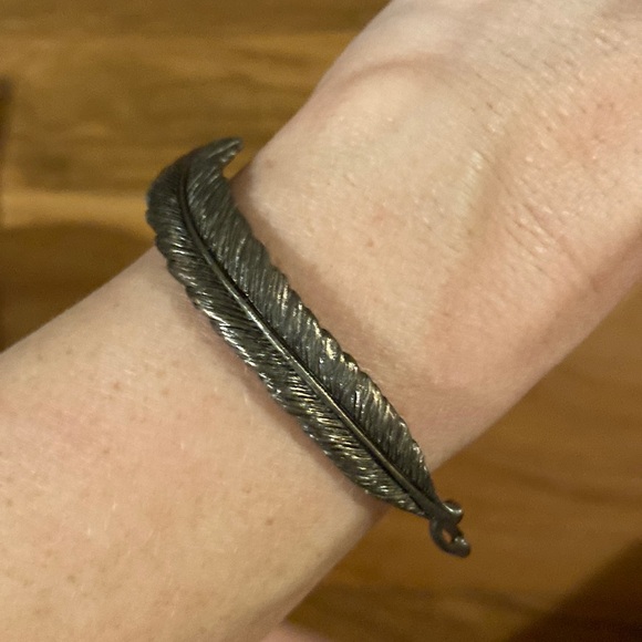 Alex and Ani feather bracelet - Picture 1 of 5